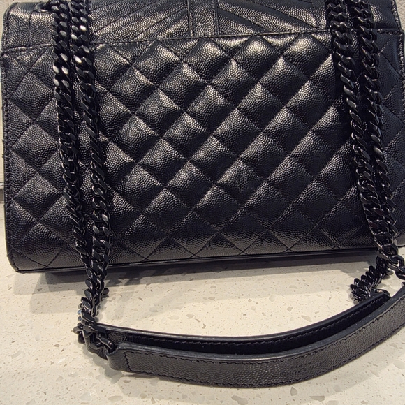 🎀💕Eves Saint Laurent Medium Shoulder Bag💕🎀 - Picture 2 of 8